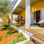 Macan, Beautiful Oasis Πούλα