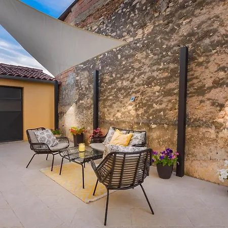 Macan, Beautiful Oasis *